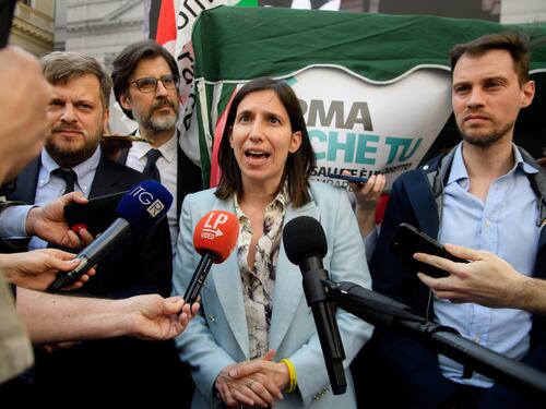 Forti torna ma la sinistra fa scena muta