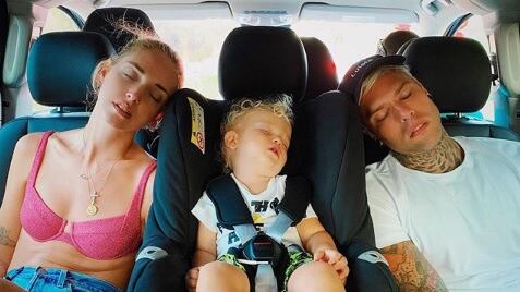 Chiara Ferragni e Fedez addormentati. Ma la foto scatena i fan