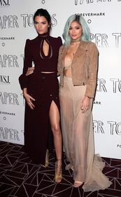 Kylie Jenner nuda e ricoperta di vernice su Instagram 29