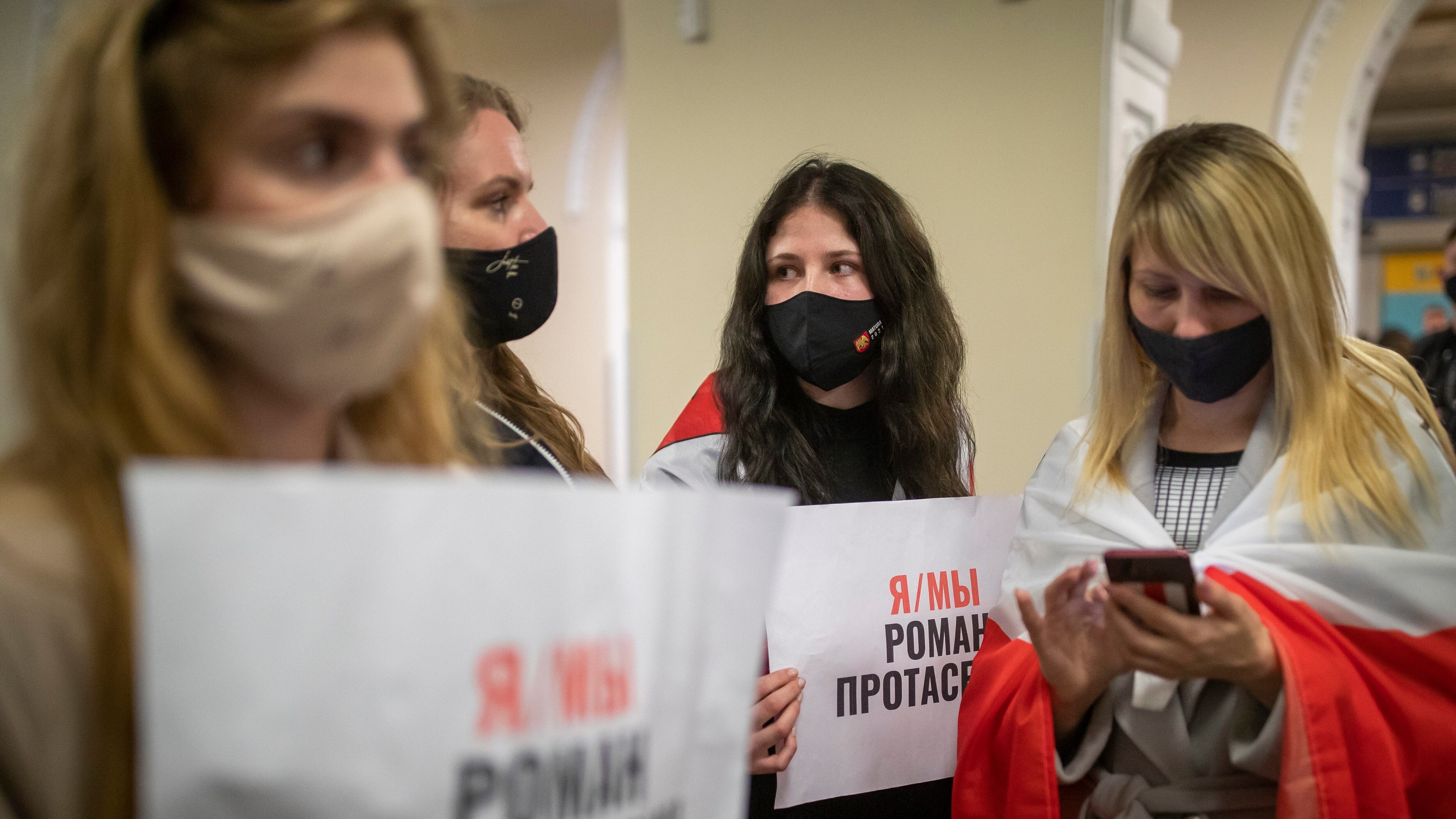 "Liberate subito il reporter". Ue: stop 3 miliardi a Minsk