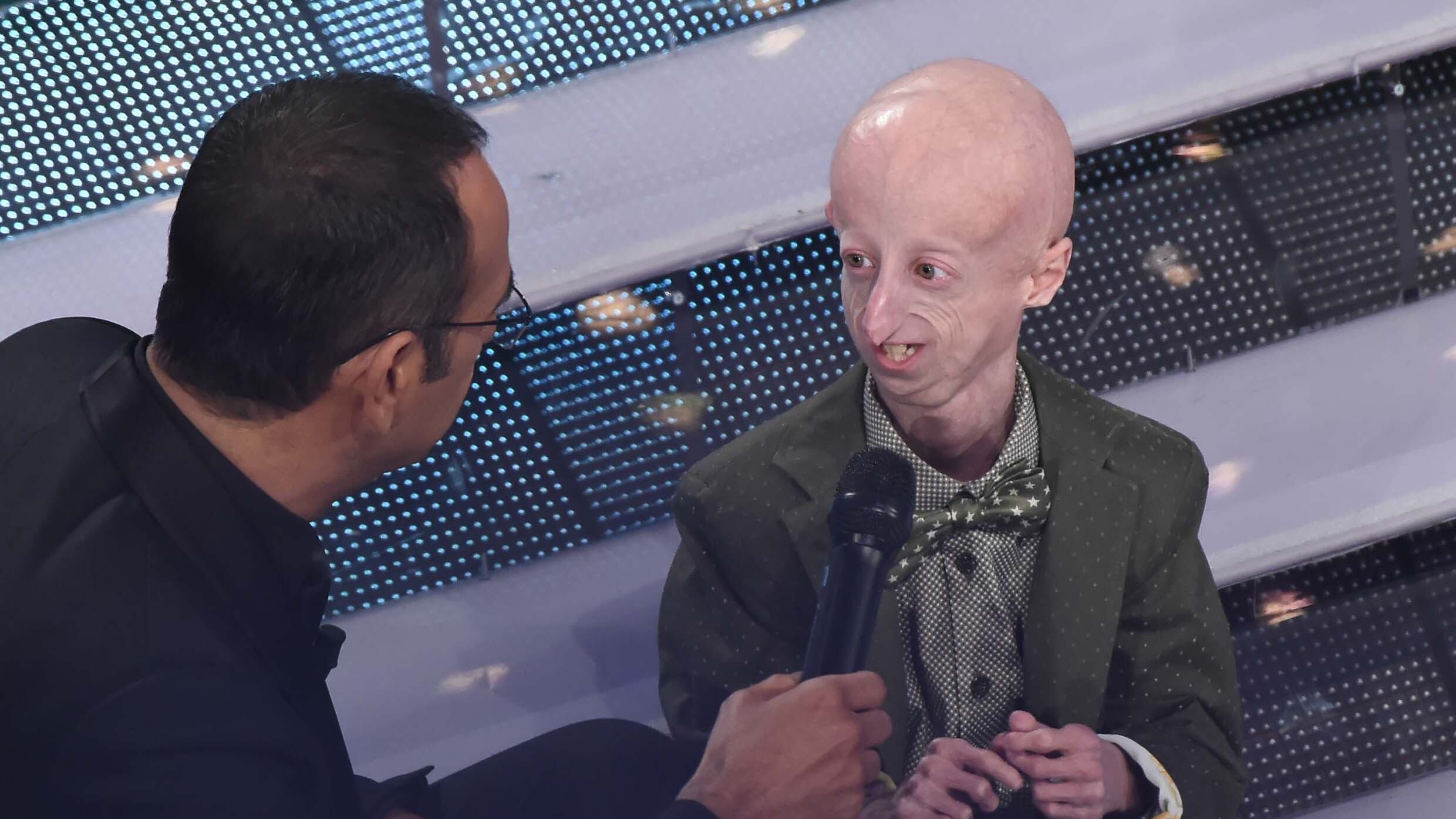 Quell'ultimo bacio per l'addio a Sammy Basso, il giovane nato vecchio