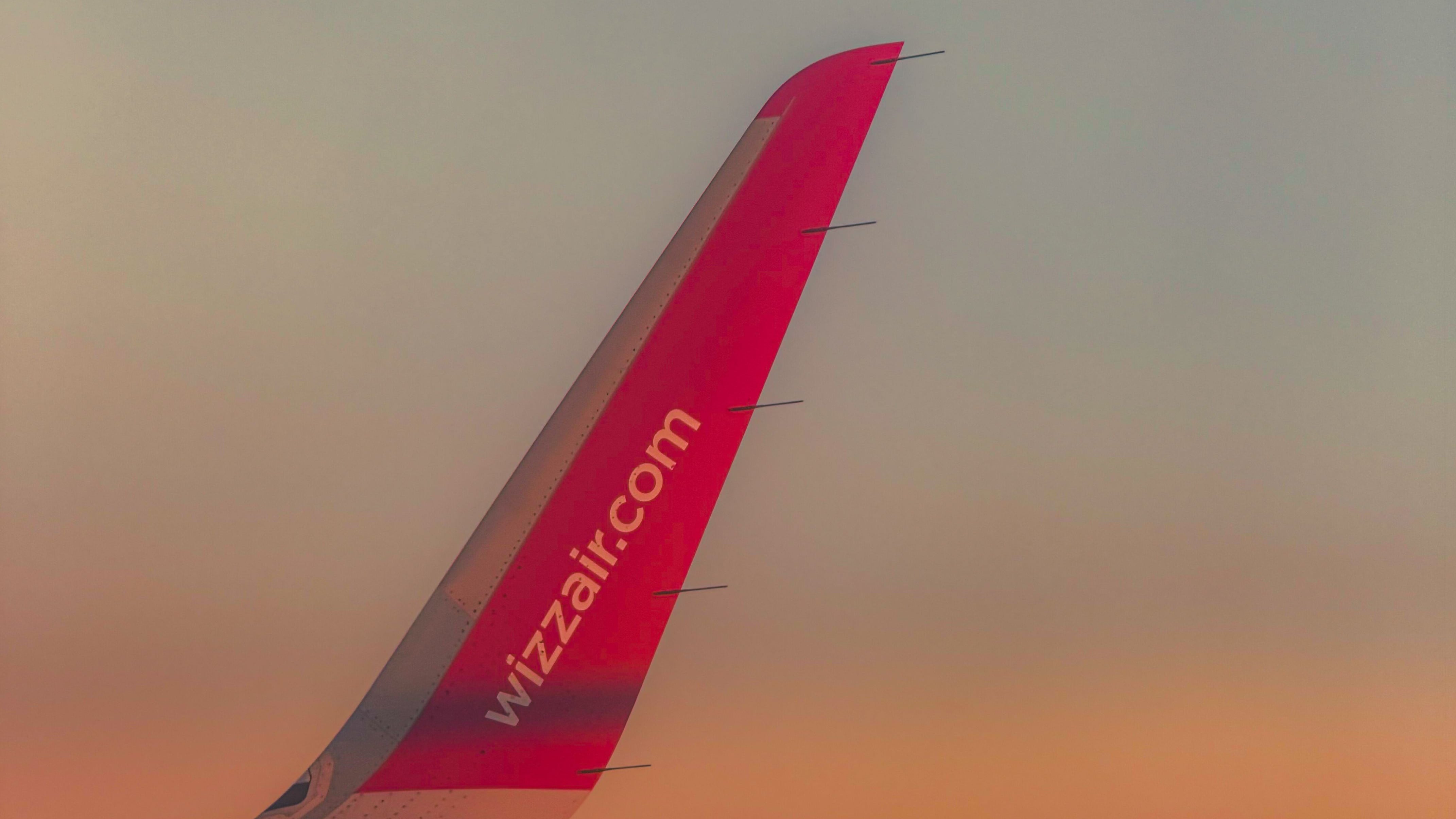 Quel disastro aereo sfiorato per soli due secondi. Cosa è successo al volo Wizz Air da Londra ad Atene