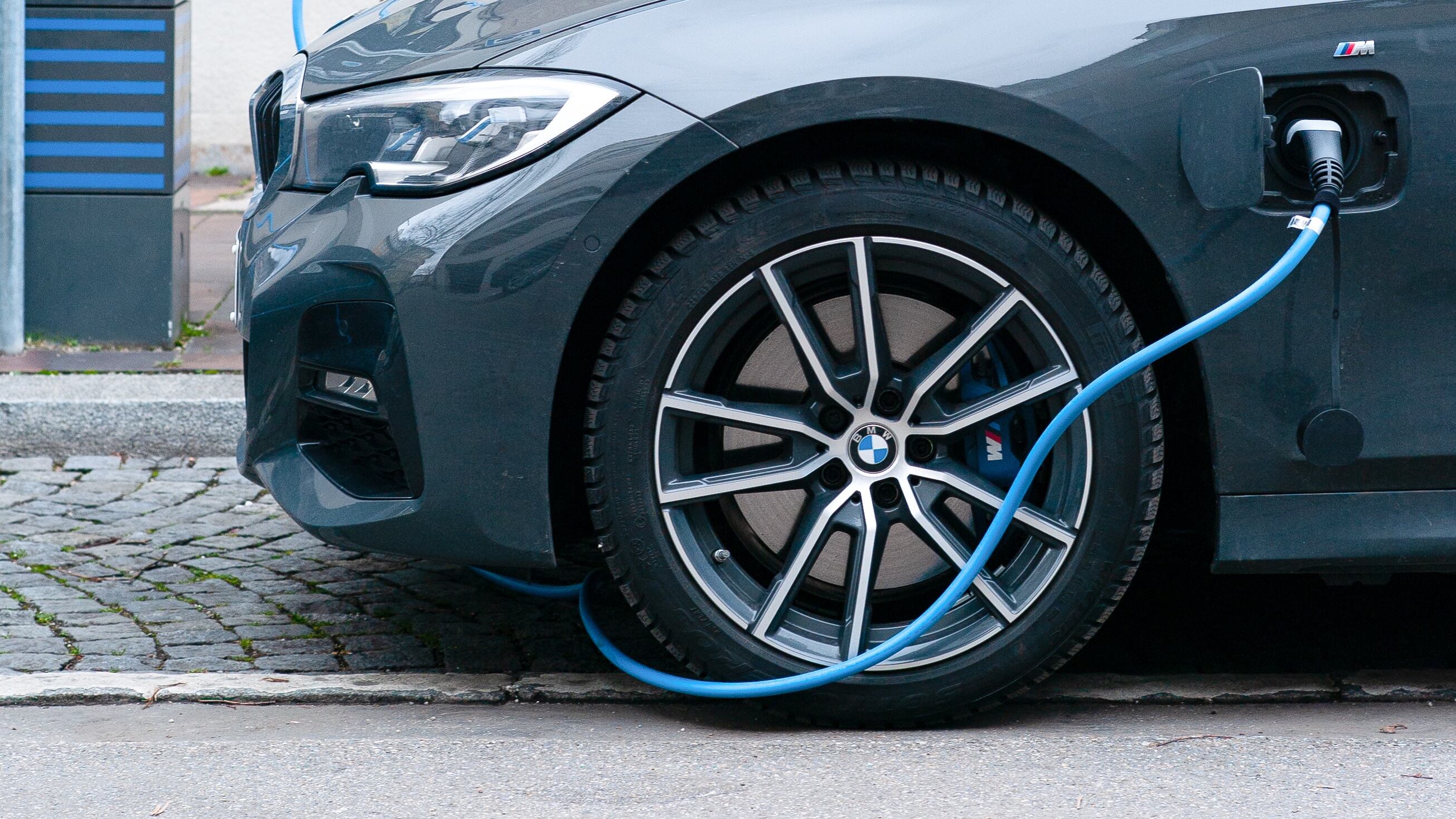 "Elettrificazione in Italia complicata": cosa ha detto l'ad di Bmw