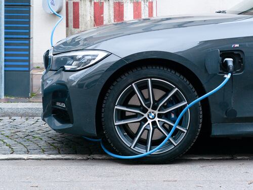 "Elettrificazione in Italia complicata": cosa ha detto l'ad di Bmw