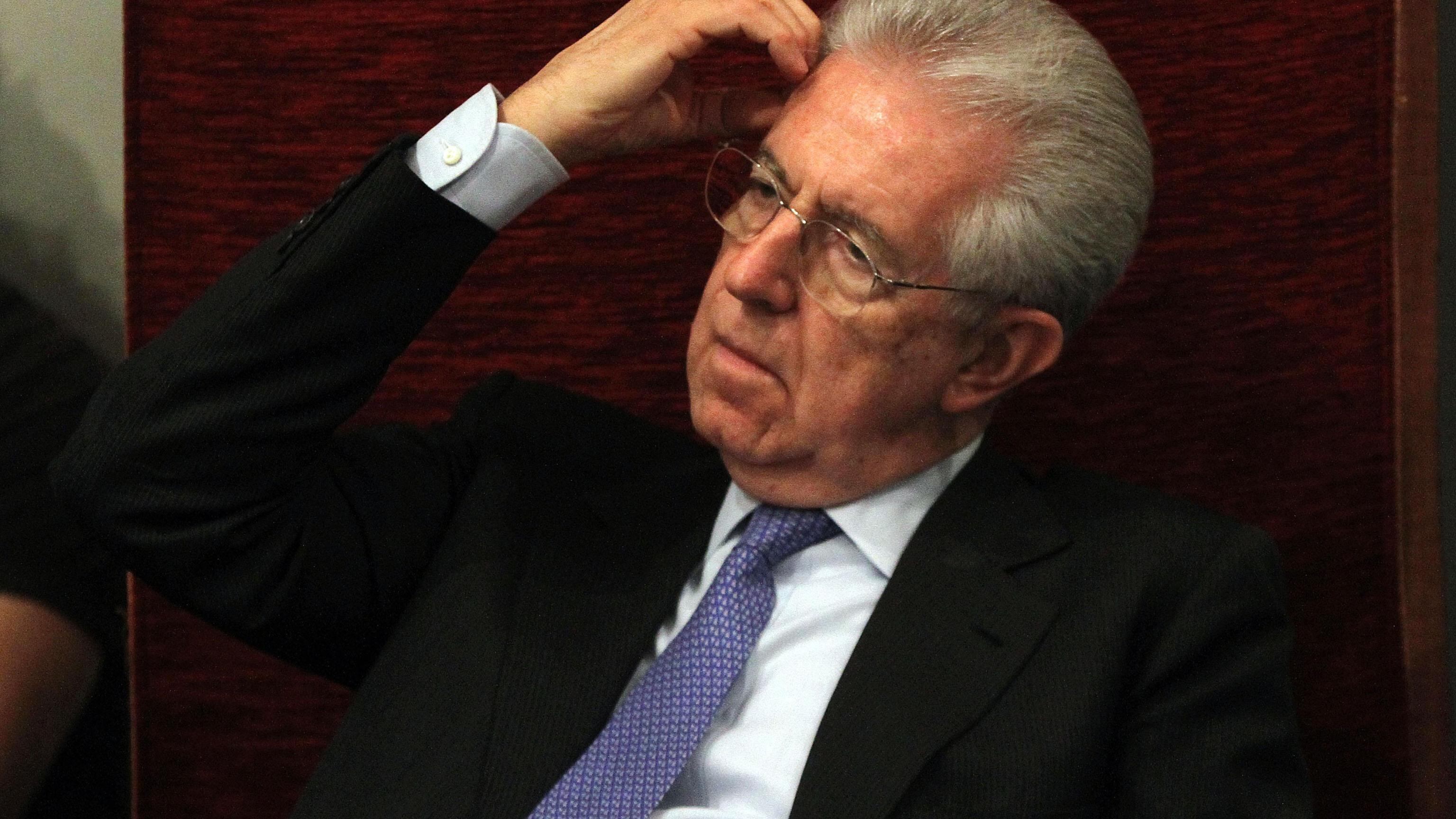 Berlusconi: "Restituiremo l'Imu" Sinistra e Monti all'attacco