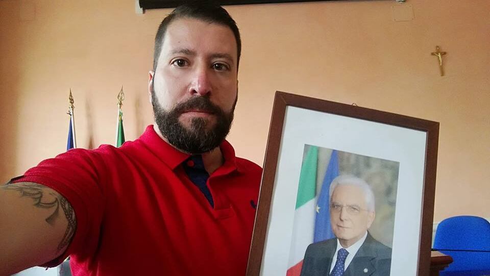 Parte la rivolta dei sindaci sovranisti: via le foto del capo dello Stato dagli uffici