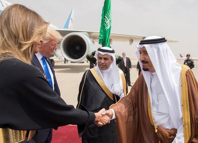 Melania Trump in Arabia Saudita senza il velo islamico 5
