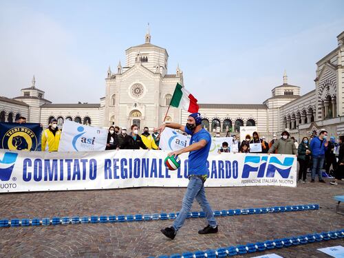 Dalla scuola agli sportivi in piazza la città che si oppone al lockdown