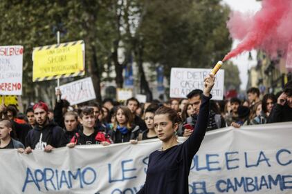 Manifestazione contro il governo: slogan e striscioni degli studenti di Torino 4