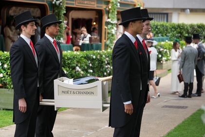 Trionfo di cappelli e colori ad Ascot 3