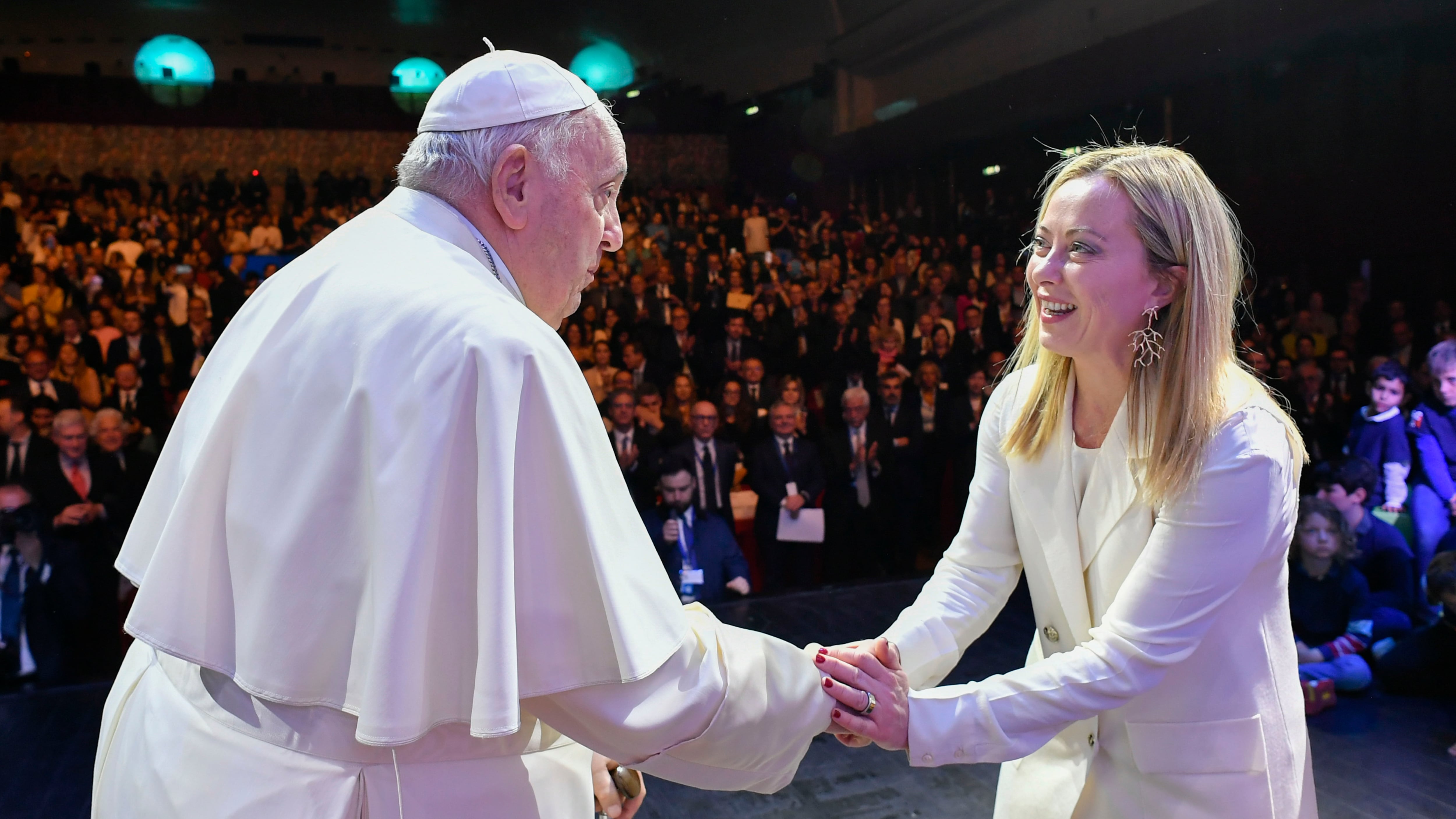 G7, Meloni: "Papa Francesco parteciperà alla sessione dei lavori sull'intelligenza artificiale"