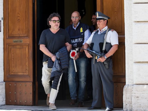 Favori e regali al giudice. "Corruzione per Ricucci". Condannato a sei anni