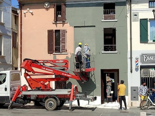Sfregio nel centro storico a Manerbio in provincia di Brescia: cancellata con la vernice una Madonna dell'Ottocento