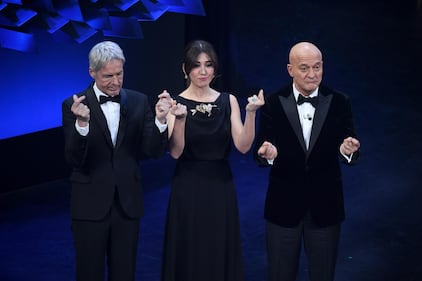 Sanremo, le gag del trio con gli ospiti 3