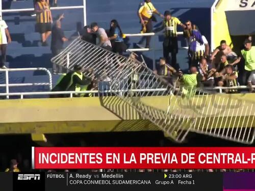 Libertadores, paura e sangue dopo Rosario Central-Peñarol, Maxi Olivera colpito al volto da una pietra