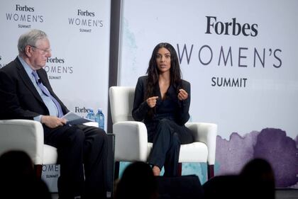 Kim Kardashian sexy, parla per le donne 16