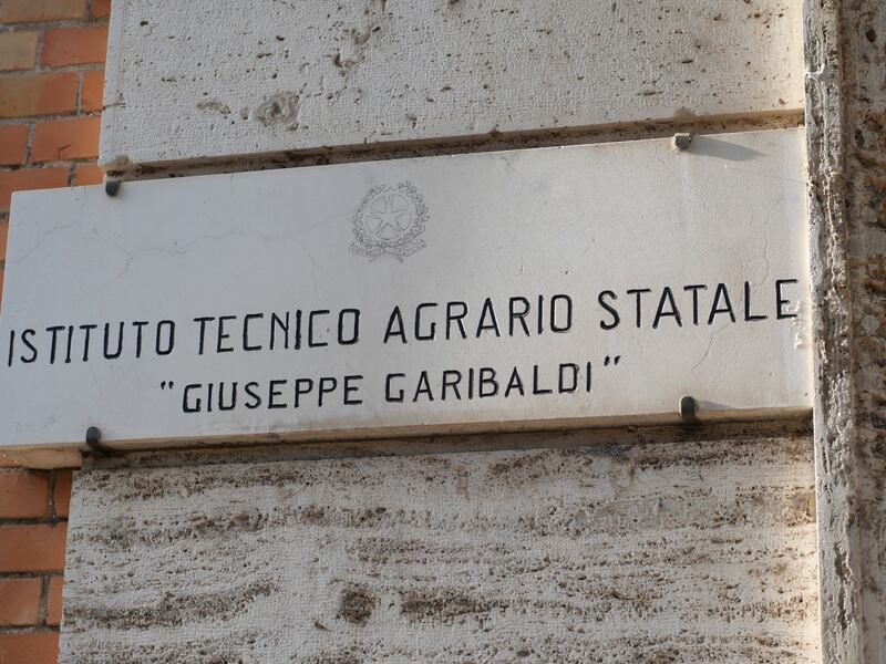 La visita del ministro Lollobrigida all'Istituto Agrario Garibaldi di Roma 8