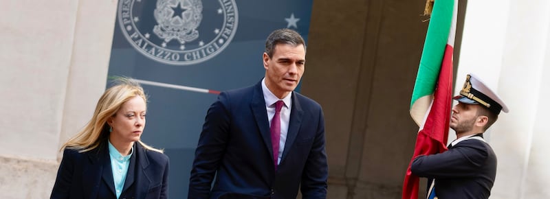 Ceuta, Sanchez alza lo scontro e minaccia l’Italia: “Stop controlli alle frontiere entro 48 ore o prenderemo misure proporzionate”. Ira di Palazzo Chigi: “Non accettiamo ultimatum”