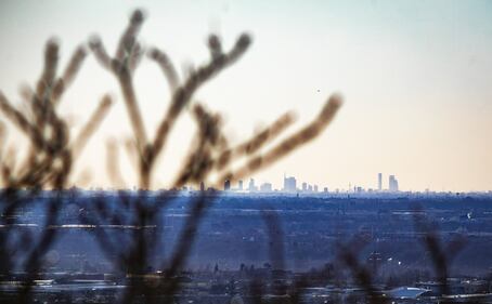 Bergano, lo skyline di Milano ben visibile dalle mura di città alta 10