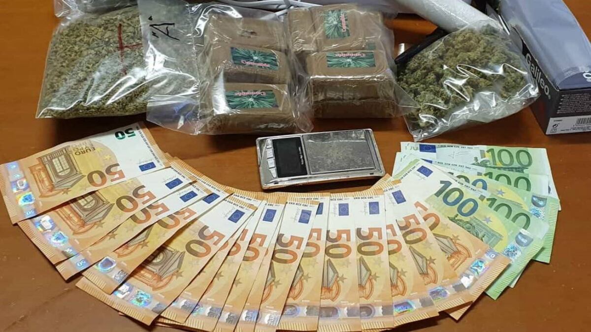 Pusher marocchino percepiva indebitamente il Reddito di cittadinanza: arrestato a Napoli