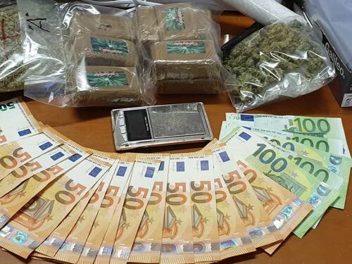 Pusher marocchino percepiva indebitamente il Reddito di cittadinanza: arrestato a Napoli