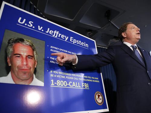 Rilasciati 11 mila nuovi documenti: la mossa del dipartimento di Giustizia sul caso Epstein