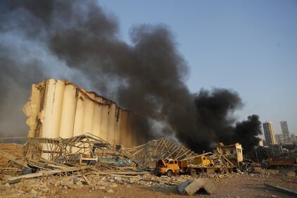 Beirut, due esplosioni devastano il porto 9