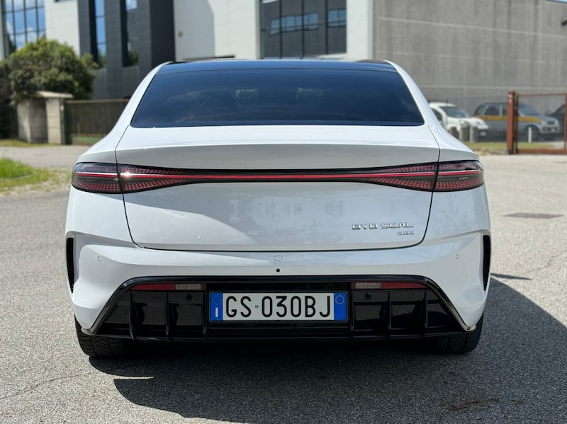 BYD Seal: guarda la gallery della nuova berlina elettrica da 530 CV 8