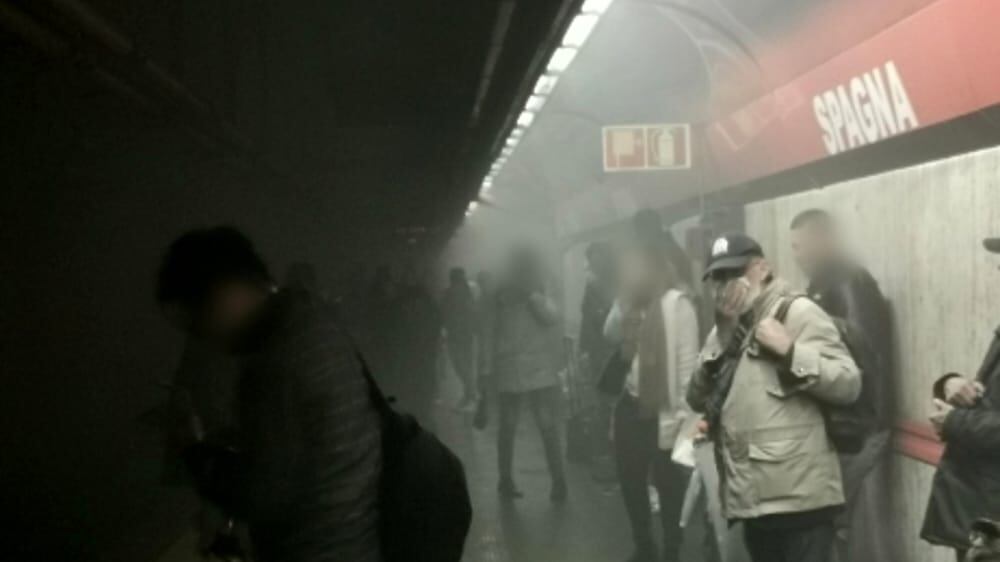Ancora guai per la metro: fumo e scintille sui binari, chiusa la stazione Spagna
