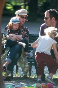 Gabriella Pession al parco con il figlio Giulio 16