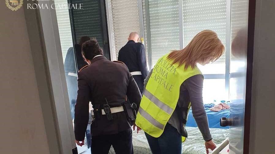 Bastogi, polizia locale sgombera appartamento occupato abusivamente da una coppia