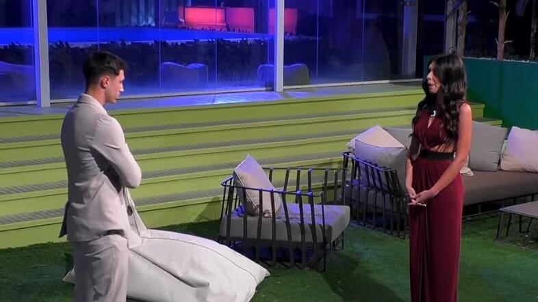 "Ha dentro il fantasma di Perla...". Al Grande Fratello il faccia a faccia tra Mirko e Greta