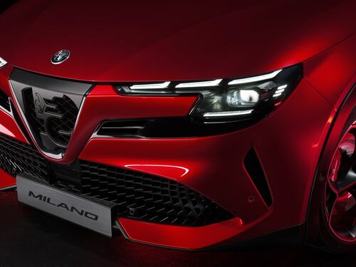 Stellantis in retromarcia: cambia il nome alla Alfa Romeo "Milano"