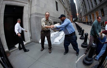 New York si prepara all'arrivo dell'uragano Sandy 8