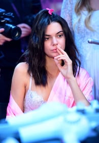 Kendall Jenner lato b per Love Magazine 31