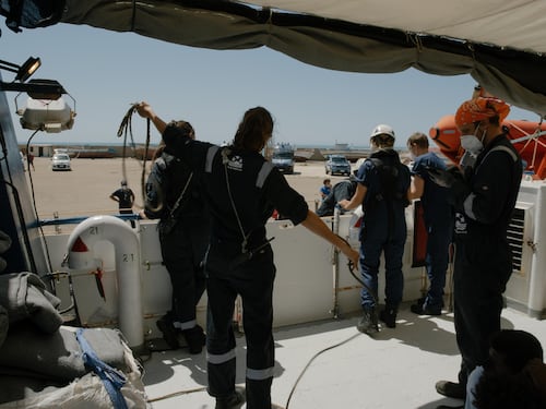 Duro colpo a Sea Watch: fermato l'aereo della Ong