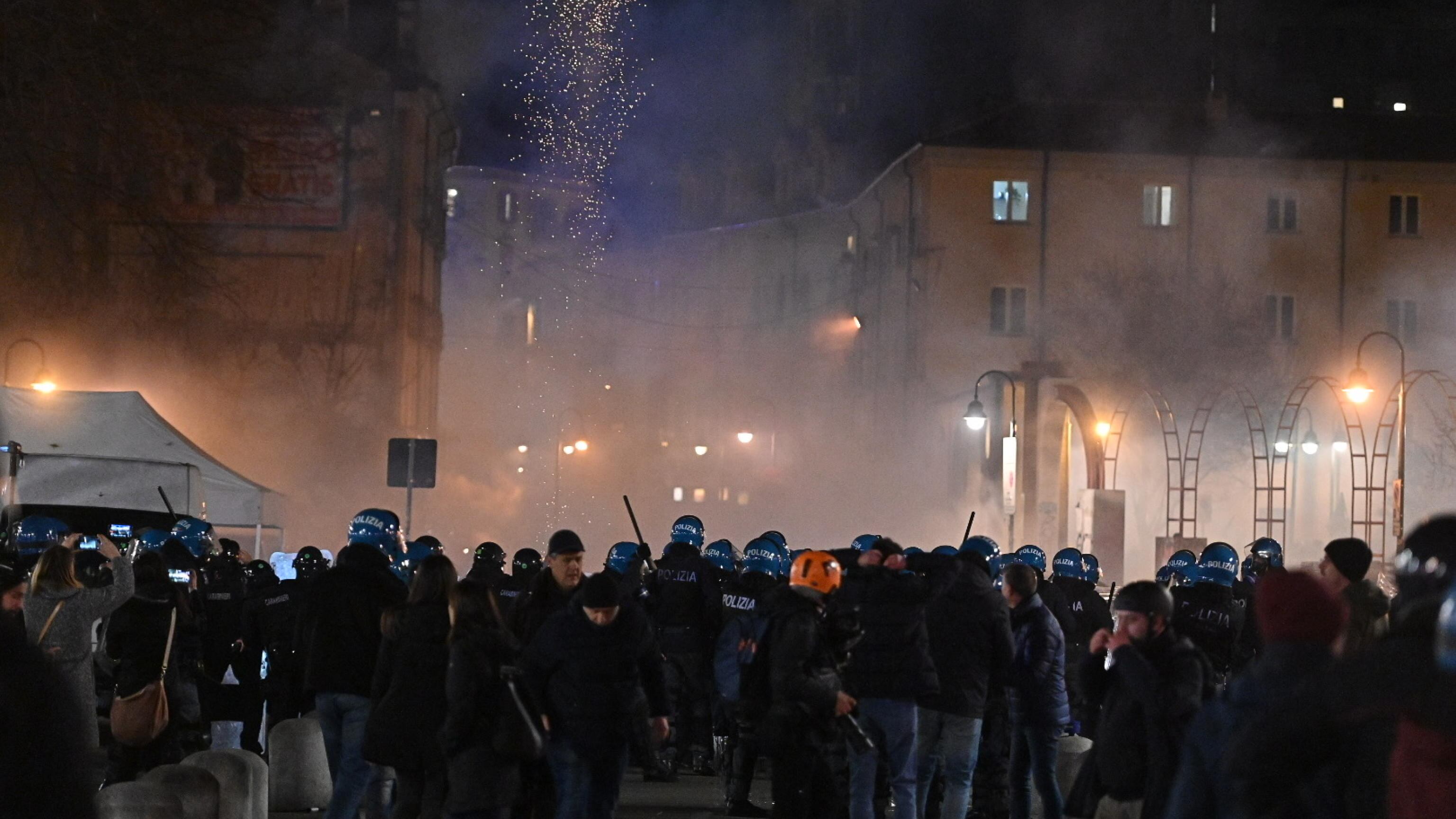 Anarchici, corteo e danni. Milano resta sotto scacco