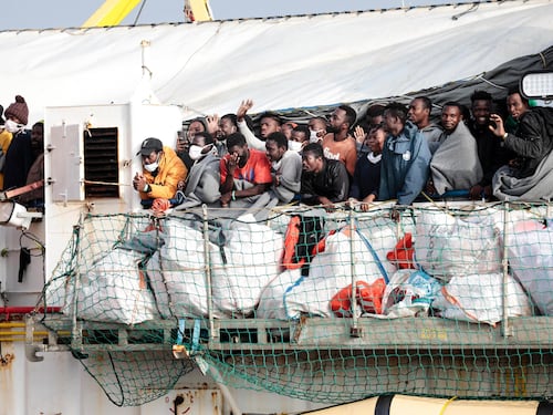 Migranti, le ong tedesche sono una macchina da soldi