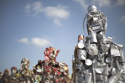 Trash people, i rifiuti diventano opere d'arte 6
