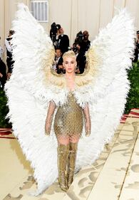 Met Gala 18: Rihanna con la mitra e Madonna con la veletta 9