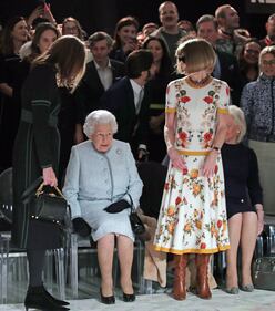 La Regina Elisabetta alla Fashion Week 6