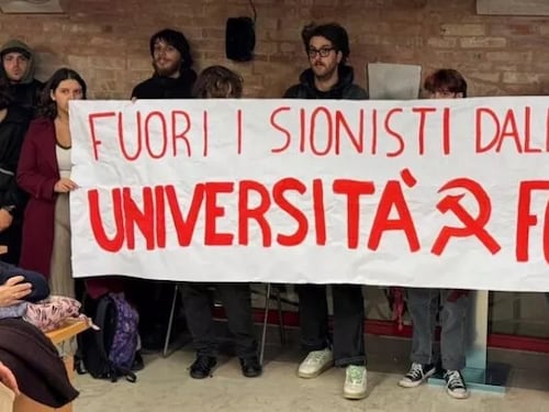 Venezia, attivisti pro Pal cacciano Fiano. "Fuori i sionisti da qui". Lui: "Scioccato"