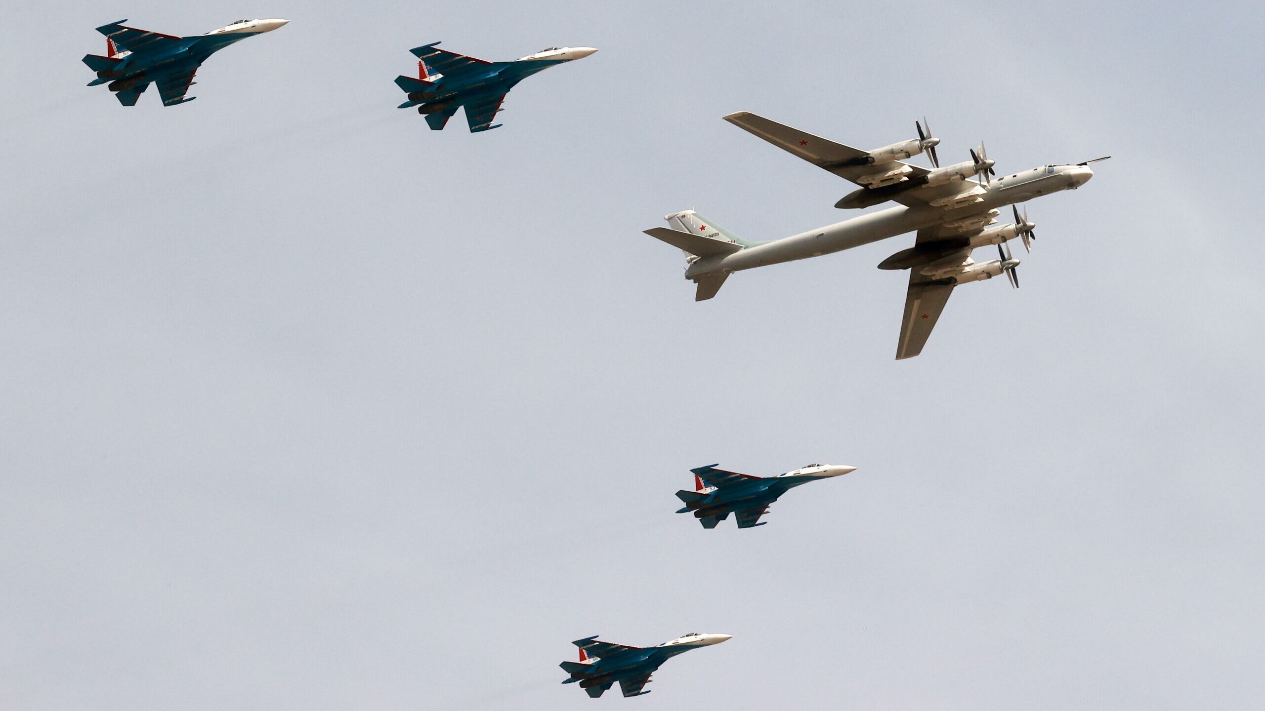 Incursioni russe vicino all’Alaska: nuovi caccia intercettati dagli Usa, cresce la tensione con la Nato