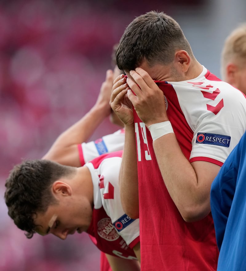 Lo sgomento e la paura in campo dopo il malore di Eriksen 1