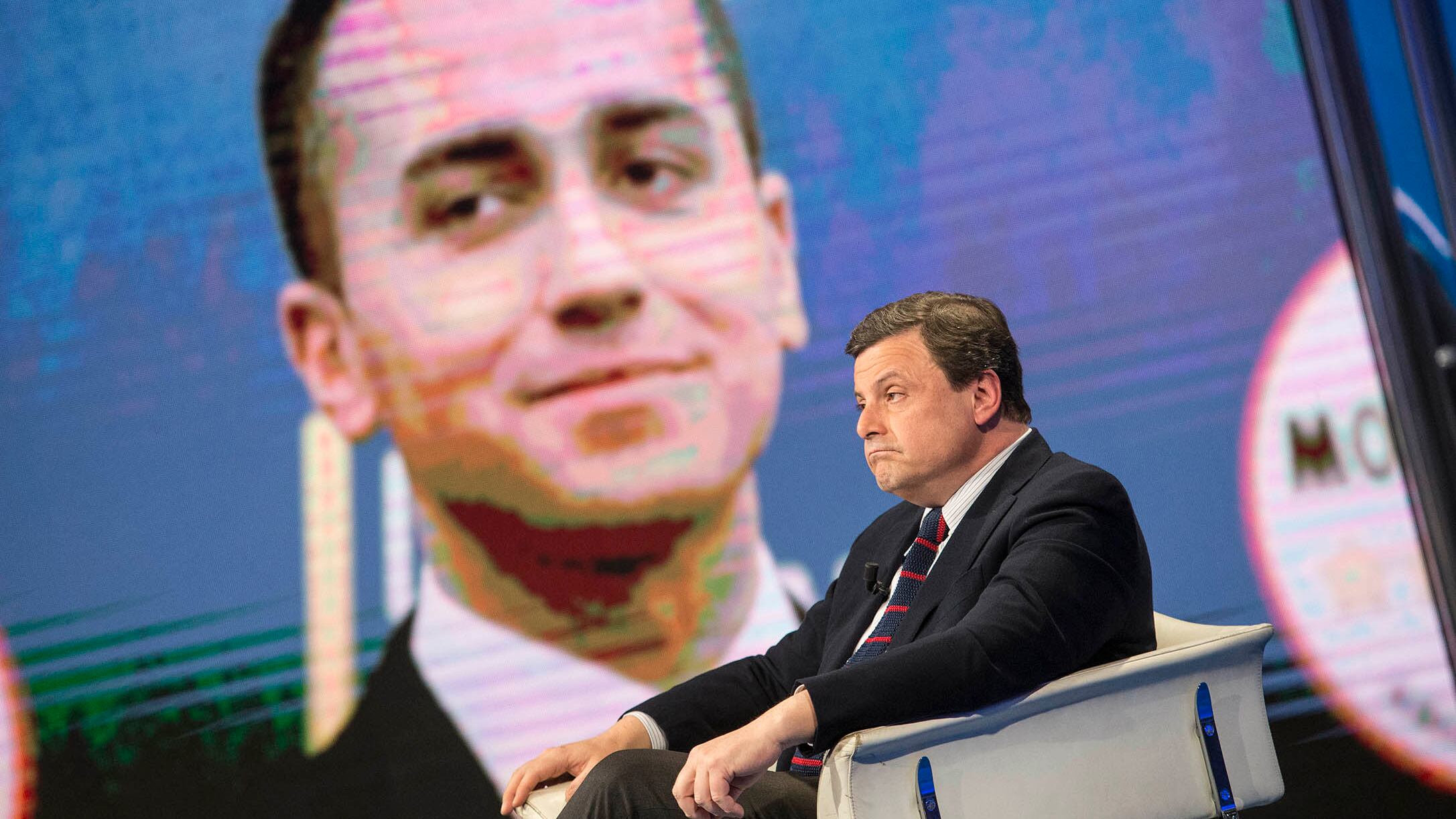 "Meno arroganza e più rispetto". L'ira di Di Maio su Calenda