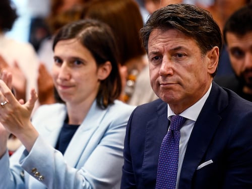 “No al campo largo”. Conte frena all’inciucio giallorosso con la Schlein