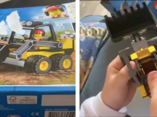 Salvini costruisce una ruspa Lego con la figlia: "Il regalo non è casuale"