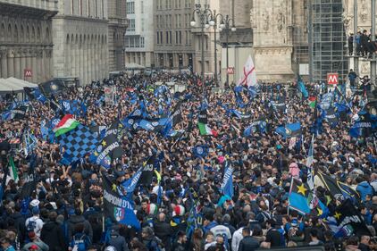 Milano si colora di nerazzurro: le immagini più bella della festa dell'Inter 12