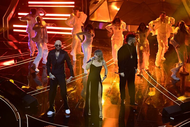 Sanremo 2024: ecco il look della quarta serata del Festival di Alessandra Amoroso 10