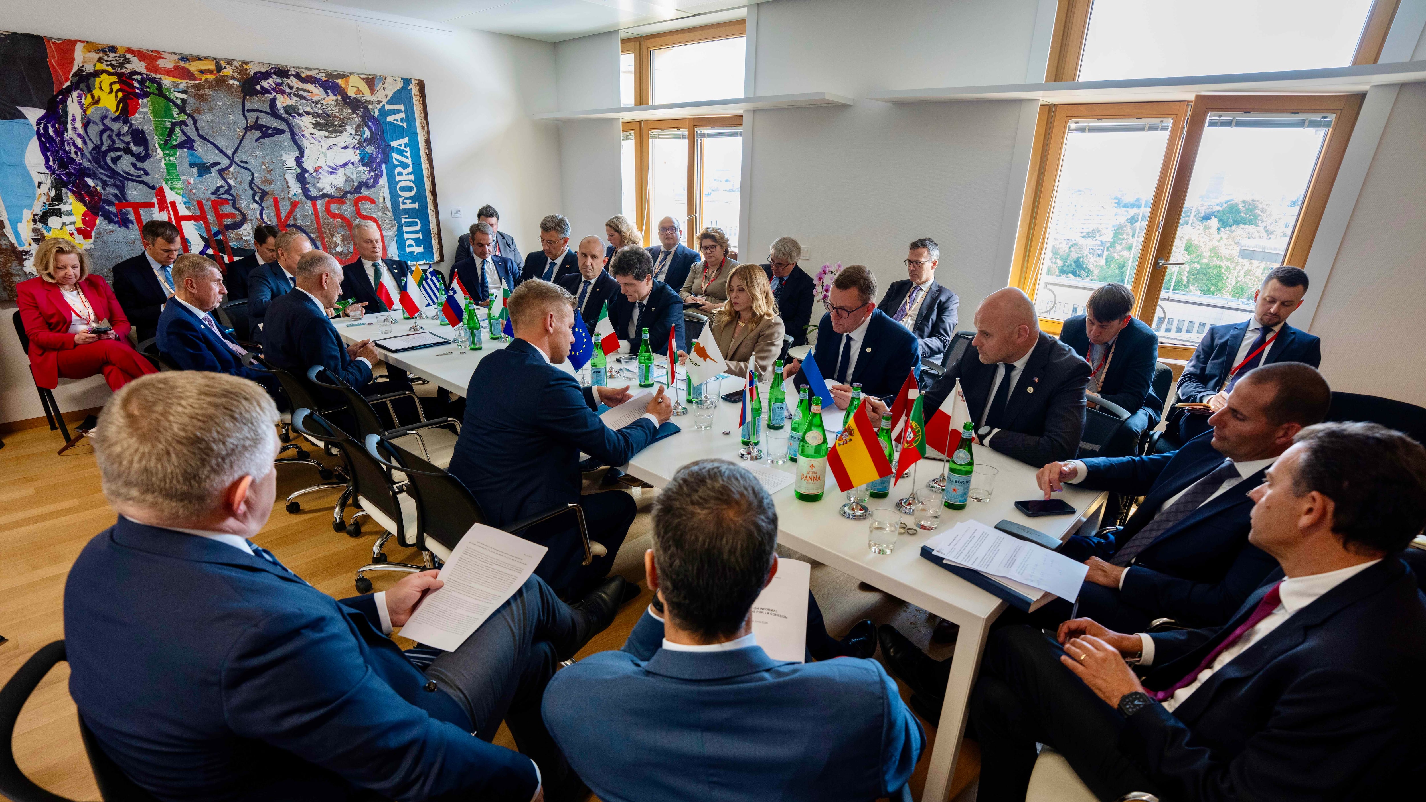Meloni protagonista al Consiglio europeo: l'intesa con Sanchez e la riunione degli "amici della coesione"
